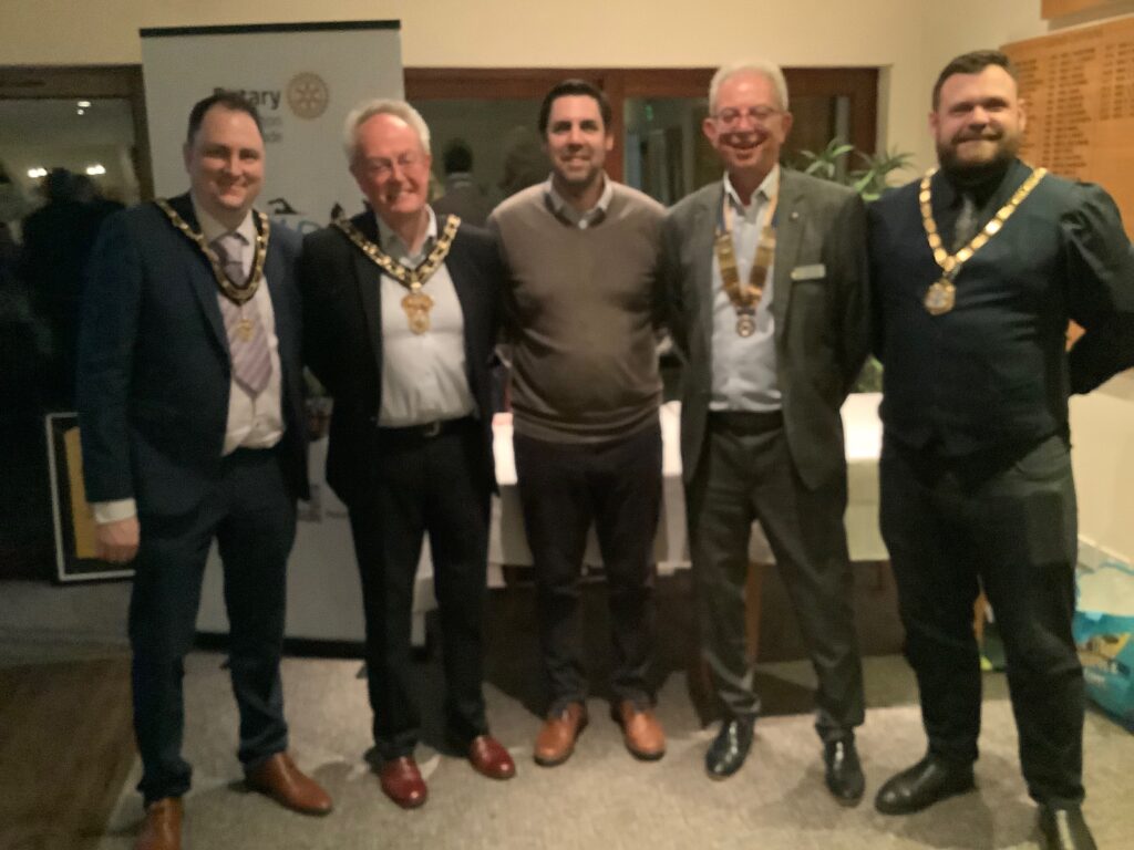 Mayor and Rotary host charity dinner